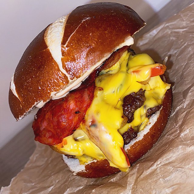 #Lockdown2 calls for some time in the kitchen trying out new #burger recipes! Behold the Chorizo Burger (names a work in progress 🤣) Our usual double patty burger with chorizo, peppers, onions, cheese, paprika mayo and hot sauce
C O M I N G soon! 
#burgerporn #foodie