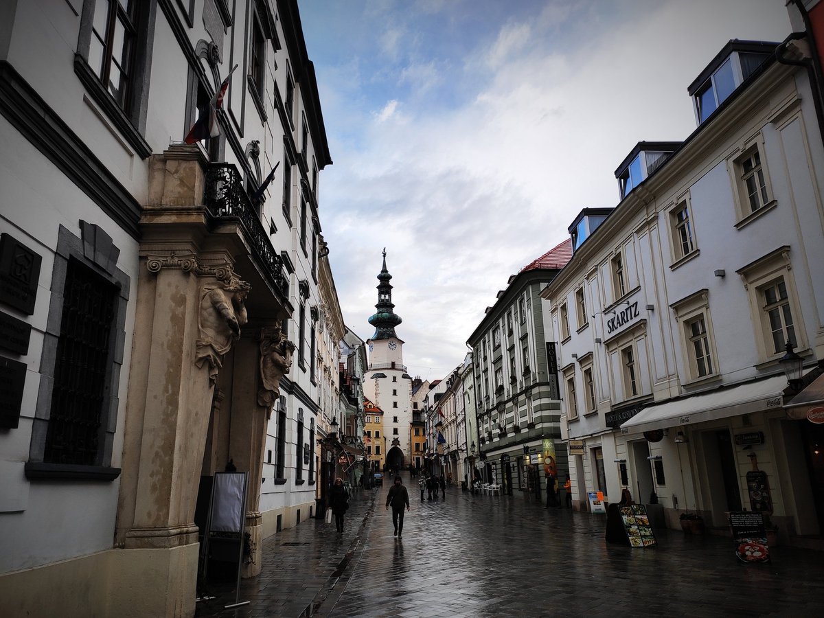viajerodepracti's tweet photo. Conocéis la leyenda de la Puerta de San Miguel y el kilómetro cero de #bratislava?? 🤔. 
Pues si queréis conocerla, en el 👉 BLOG os la contamos!! 
Solo tenéis que entrar desde 👇👇 https://t.co/bWP6KBR06t

#Viajes #viajar #Travel #travelphotography #Slovakia #eslovaquia https://t.co/LvfwOaB8p1