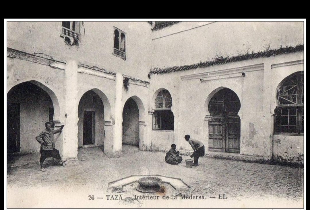 Abu Al-‘Abbas Ahmad Ibn Muhammad Ibn Shuy’ab Al-Jaznai, est un grand savant Marocain Rifi de Taza. Il excella dans divers domaines, de la langue arabe à la médecine, en passant par la philosophie et les mathématiques.