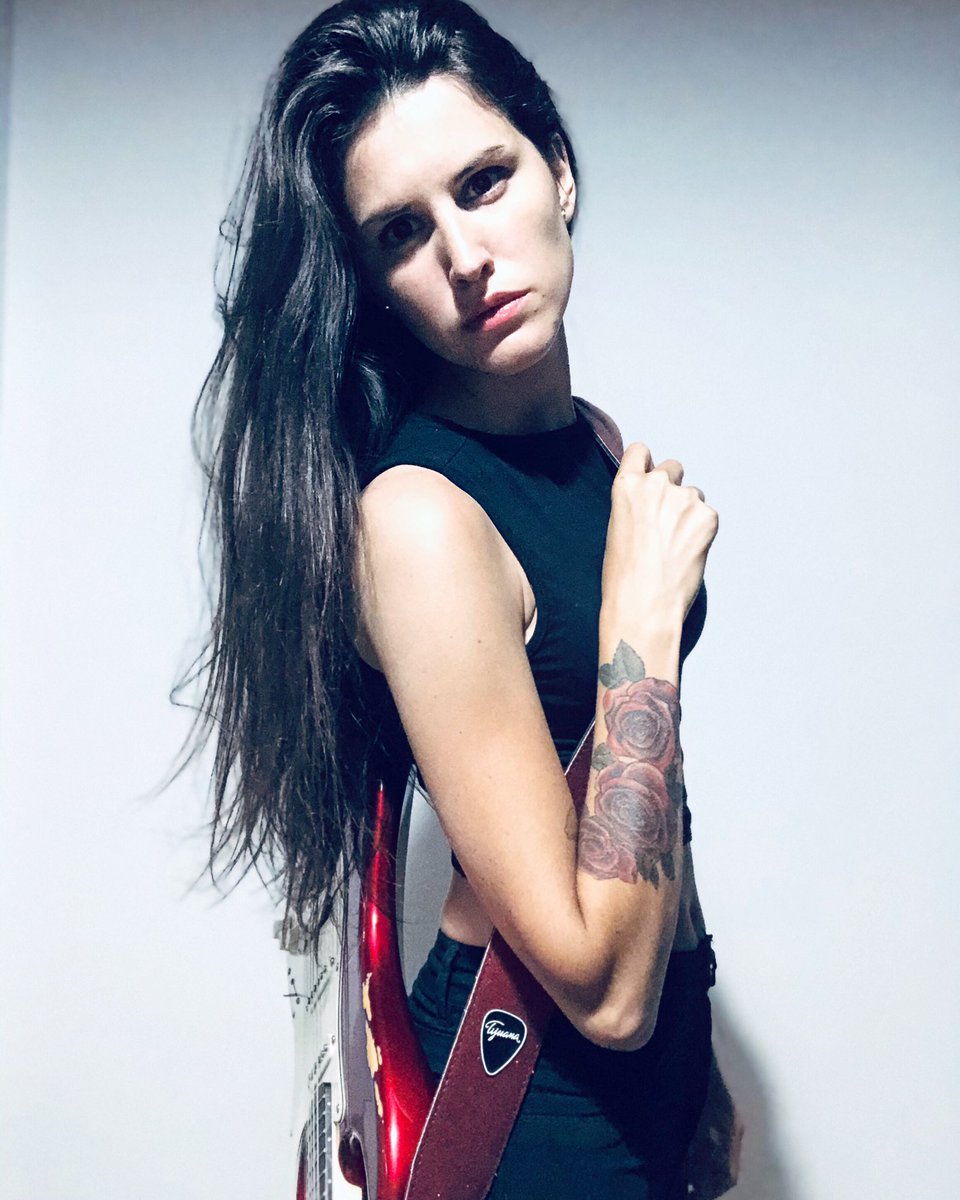 florgarridoo's tweet photo. Let's Rock 🎸⚡️ https://t.co/KgMzekFdmH