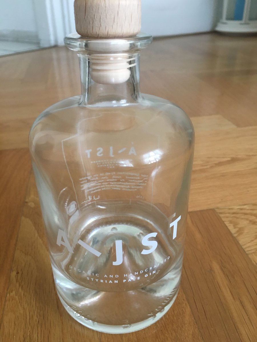 EmmaPeel_Knight's tweet photo. @GiftigeBlonde @bobbilein1 siehe #Aeijst-#Gin https://t.co/buizPGx9QG