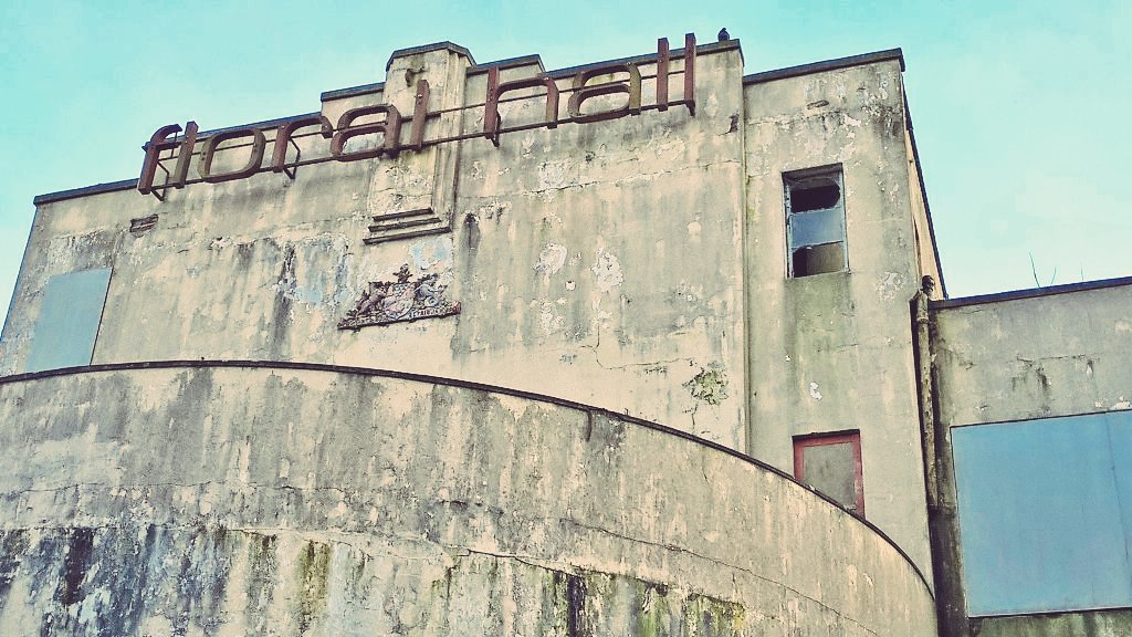 Watching <a href="/bbcstrictly/">BBC Strictly ✨</a>? Spare a thought for Belfast's only remaining dance hall. It could be amazing.... #SaveFloralHall <a href="/FloralHallNI/">Save Floral Hall</a> <a href="/ArtDecoBankBfst/">ArtDeco Bank Belfast</a> ❤