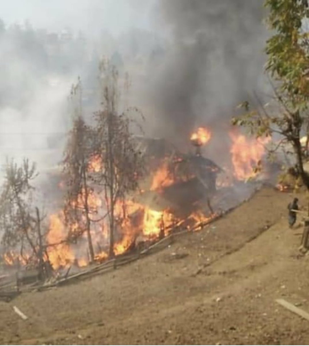 LalaMammadzada's tweet photo. There is intense bombing on the #Kashmir control line between the #Pakistani army and the #Indian army. Today the Indian army started shooting civilians.There are 4 dead and 30 injured.
#AzerbaijanstandwithPakistan 🇦🇿🇵🇰 #KashmirIsPakistan #PrayforPakistan 
#stopattackingcivilians https://t.co/XIl8mFY2vc