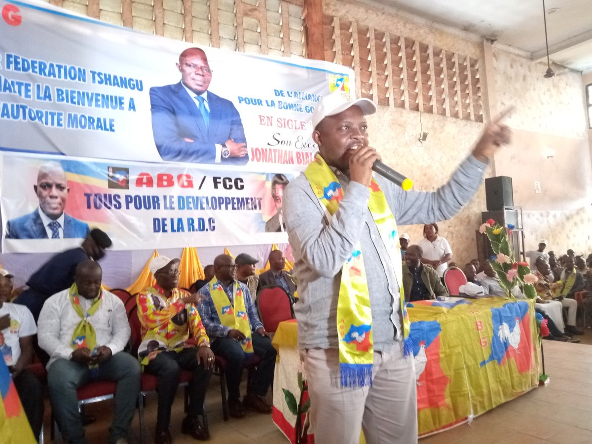 jonathan_wata's tweet photo. Merci au prés. @MinakuAubin, Min. Prov. #JeanNgoy et prof. #Lodjo qui ont communié avec la pop. de #Tshangu. @abg_officiel est un parti de #proximité. La bonne information permet de lutter contre la désinformation. Raison de cette descente dans cette partie de la capitale. https://t.co/eRk2yqjXBt