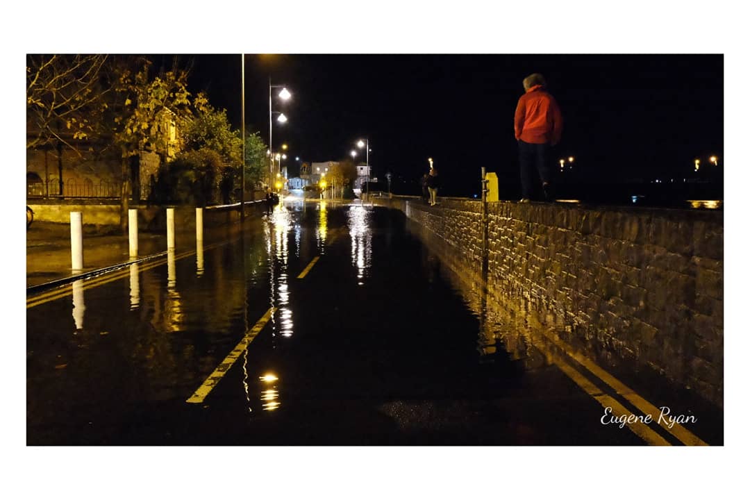 eugenesjourneys's tweet photo. Flooding on Clancy Strand tonight.
#limerick #reflectionsonwater #clancystrand #hightide #GlobalWarming #fujifilm_xseries 
@LimerickCouncil @ilovelimerick @Limerick_ie @limerickslife @Limerick_Leader @limerickpost @irishexaminer @Independent_ie @IrishTimes @fujixpassion @Fujifilm https://t.co/eQRWvAl3oU