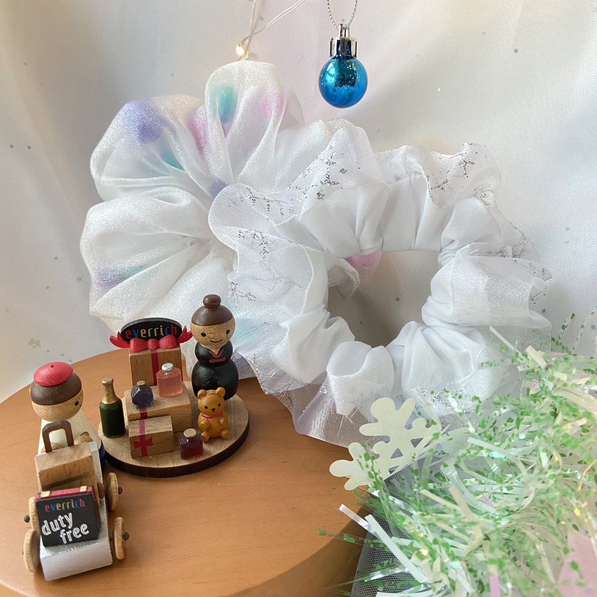 my scrunchies are the PERFECT stocking stuffers guys 🥺❤️🎄
thescrunchycorner.etsy.com

i have soft aesthetic, florals, bears, christmas scrunchies! shop for your loved ones with The Scrunchy Corner 💗