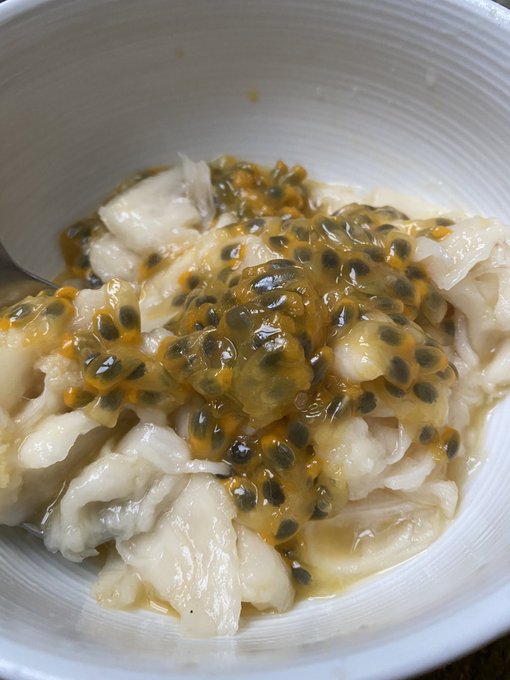 cherimoya + passionfruit 💫 https://t.co/7zlk8CjEcE