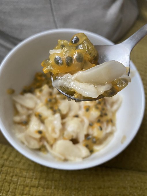 cherimoya + passionfruit 💫 https://t.co/7zlk8CjEcE