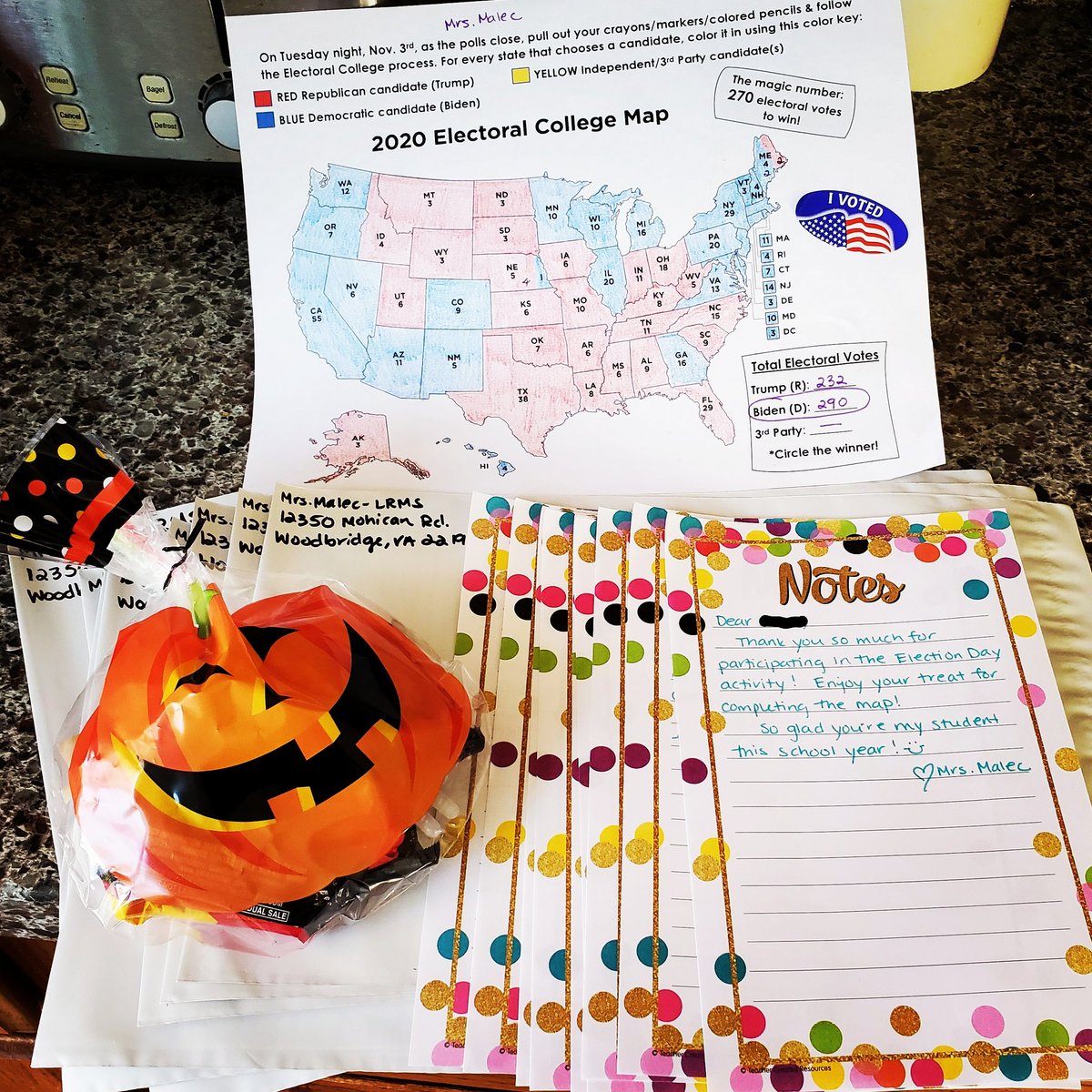 Getting ready to package &amp; mail off "prizes" to my students that emailed me a picture of their colored-in Electoral College map. It was an optional activity &amp; I was pleasantly surprised by how many chose to do it! 🗳🖍🇺🇲📬
#lrmswolves #positivelypwcs