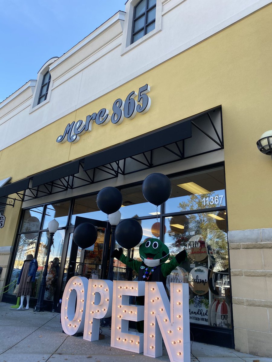 ShopTurkeyCreek's tweet photo. @wivk1077 is at Merc 865 getting you signed up for the $10,000 Shopping Spree in @ShopTurkeyCreek! Stop by the grand opening until 4pm to register! #shopturkeycreek #turkeycreekshopping #granopening #wivk #shoppingspree https://t.co/RyJBeh9iBT