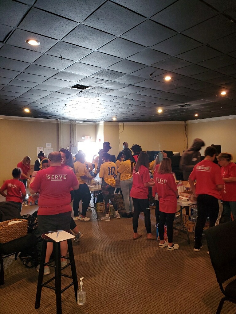 AsuGoldenRamssb's tweet photo. @AlbanyStUMBB and ASU softball got together to help Grace City Church make over 1000 snack packs for the @SalvationArmyUS here in Albany, Georgia! https://t.co/1hN7Gku9vy