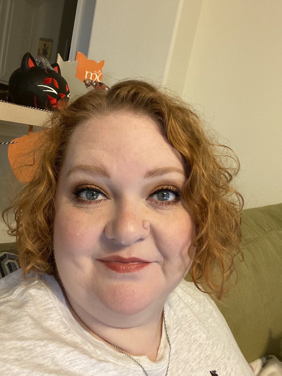 LibrarianLester's tweet photo. Virtual meeting to pick the 2021 Lone Star List today! The new list will be released December 1. Get ready to read! #lonestarlist #yartxla #knightsofthereadtable #everyknighteveryday https://t.co/HsUKPYMGbf