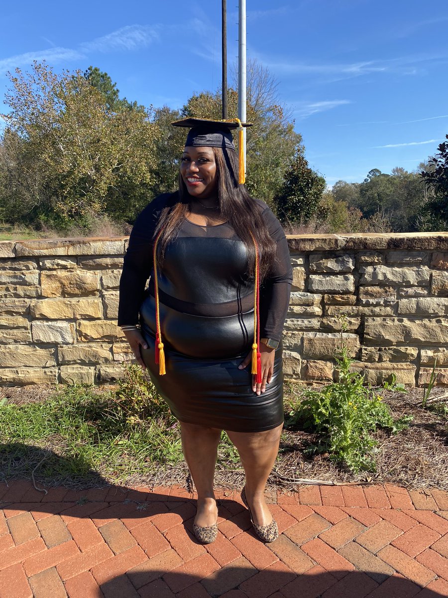 Bren_Marie87's tweet image. I did it y’all!! #Classof2k20 🥳👩🏽‍🎓🙌🏾