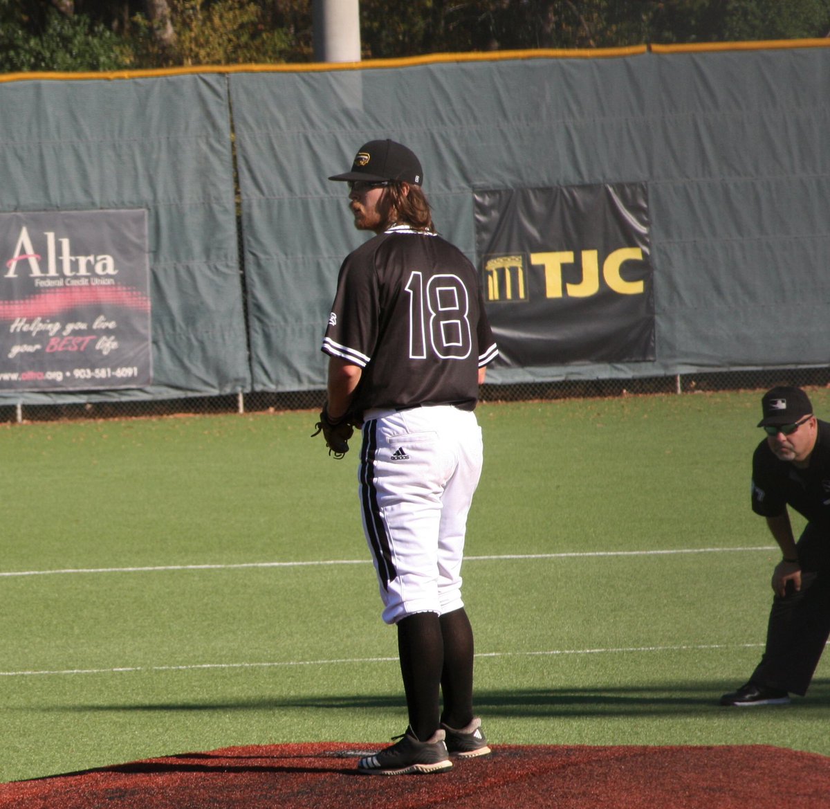 TJCBaseball's tweet photo. Black Team makes a pitching change and brings in Mason Higginbotham (@mason_higgin) https://t.co/nnlQLUHKoC