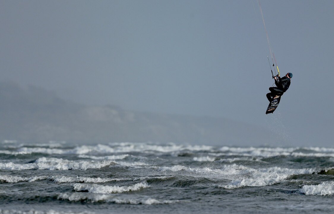 maxwellpix's tweet photo. Taking advantage of #weather  #kitesurfing #Dublin #kitelife #watersports @PureMagicKite @loveclontarf_ie @dublinbaybiosphere https://t.co/xIRwM3ttFZ