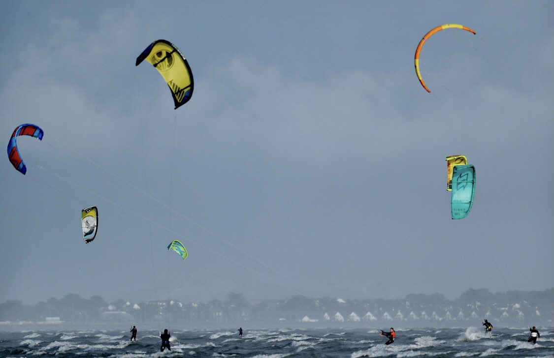 maxwellpix's tweet photo. Taking advantage of #weather  #kitesurfing #Dublin #kitelife #watersports @PureMagicKite @loveclontarf_ie @dublinbaybiosphere https://t.co/xIRwM3ttFZ