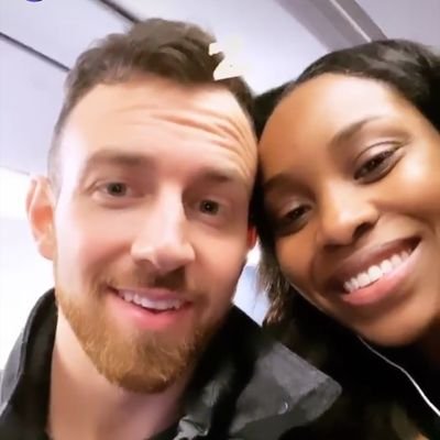 Lameron4ever's tweet photo. I think this was Lauren and Cameron's first trip to LA together. Plane selfie😁!! The most beautiful pic of them😍 Love it so much @Need4LSpeed @camrhamilton #LoveIsBlind https://t.co/ULWtrY8NFj