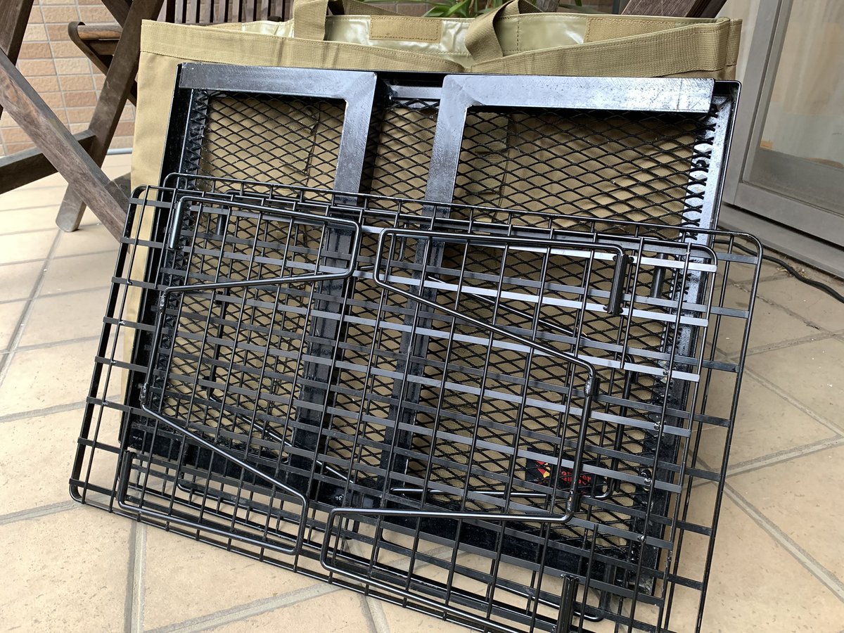 htag's tweet photo. オレゴニアンキャンパーのグリルテーブルキャリーは、鉄のグリルスタンド1台とフィールドラック2枚をまとめて収納できて便利！
#oregoniancamper #grilltablecarry #grillstand https://t.co/2ybE4Prn7e