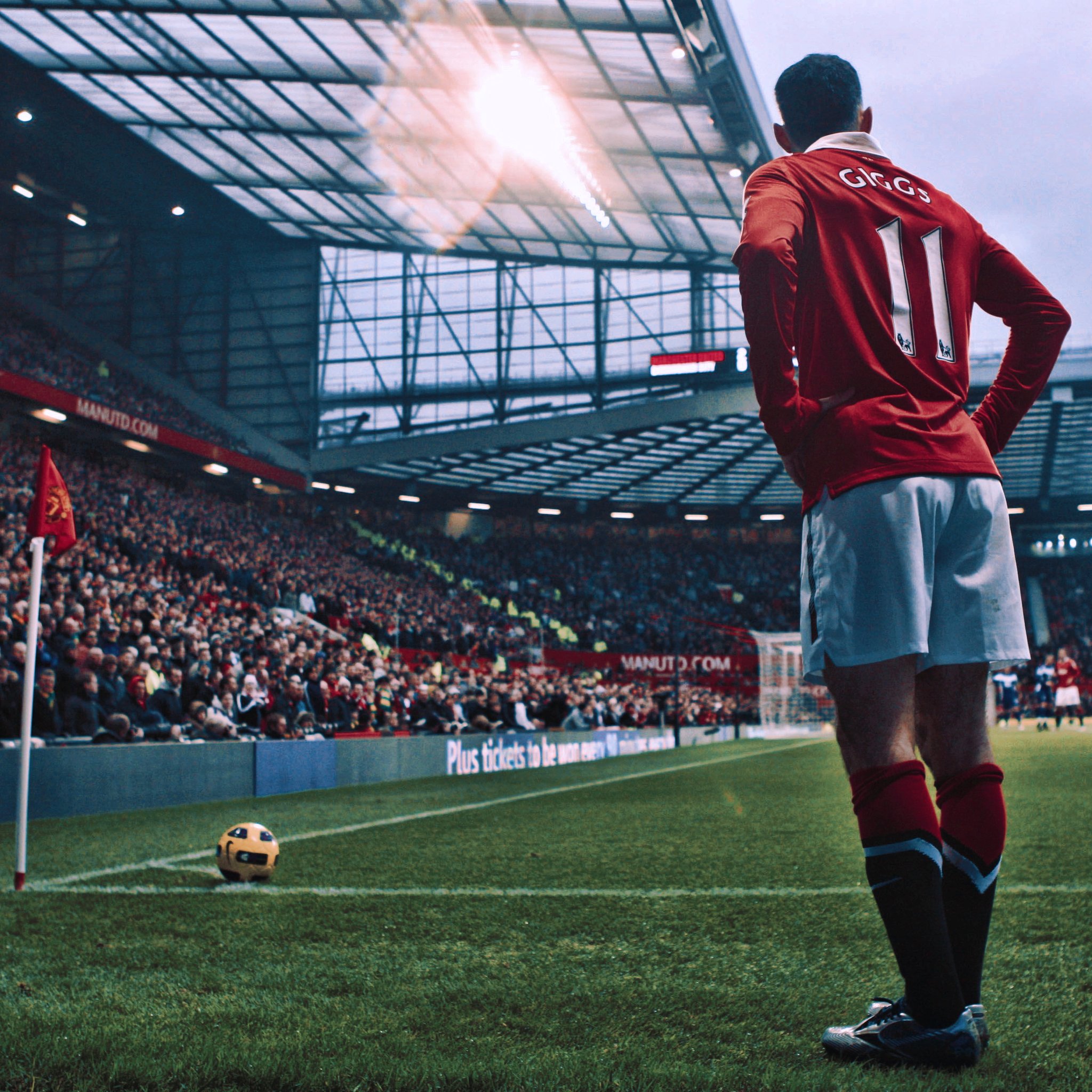 Happy birthday Ryan Giggs.

The past and present corner taker.   