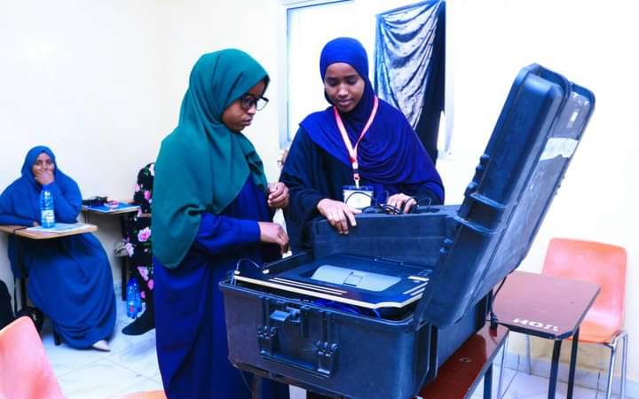 IbrahimIsmailM8's tweet image. #Alxamdullilah, Waxa Qaadashada Kaadhka #Codbixintu Ka Bilaabantay Qaar Ka Mida Gobolada Galbeedka Somaliland.
#RepublicOfSomaliland 💚🤍❤
#SLNEC
@NEC2017 @MoICNG