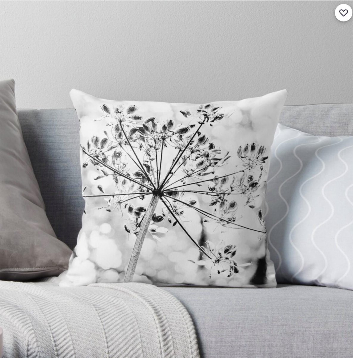 TheTabithaFox's tweet photo. I have 167 unique designs online at https://t.co/zMEjBdxBug and this weekend there is a discount running across the site using Deals2020 as the discount code. 
#SupportSmallBusiness #supportartists #discount #discountcode #christmas #christmasgifts https://t.co/I6x8jQoU20