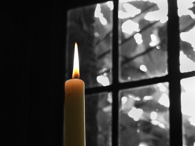 weareROC's tweet image. Part 2 - struggling to pay for her shopping. She was counting out all the change but was £7 short. The lady behind the till paid the shortfall. 
I was moved to witness this act of kindness. It’s a light shining for all to see. #HappyAdvent #AdventSunday ⁦@debrajgreen⁩