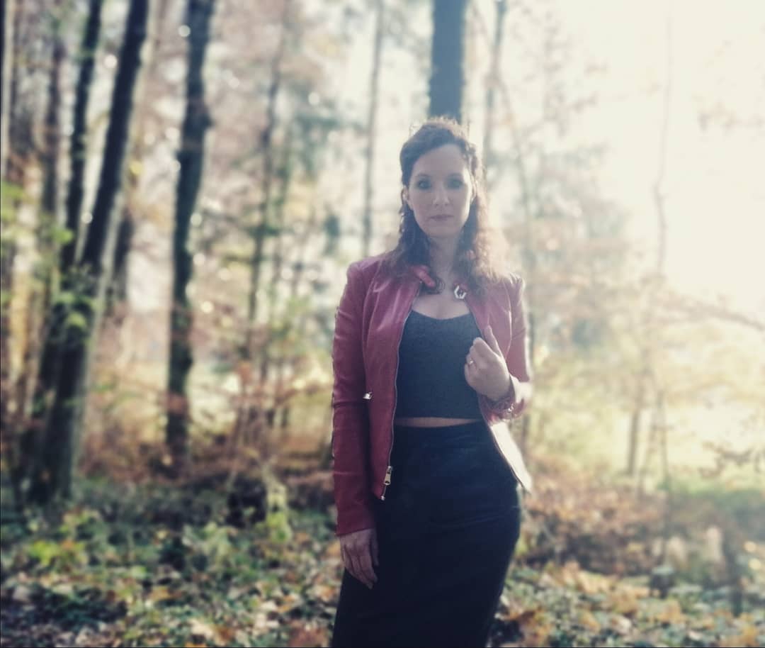 Ich wünsche euch einen wunderschönen ersten Advent!🌟 Da das Wetter bei uns nicht besonders einladend ist, werden wir den Tag mit dem Backen von Keksen verbringen &amp; mit voller Inbrunst Weihnachtslieder singen. 😅Und ihr so? 

#ersteradvent #weihnachtszeit #freunde #freundschaft