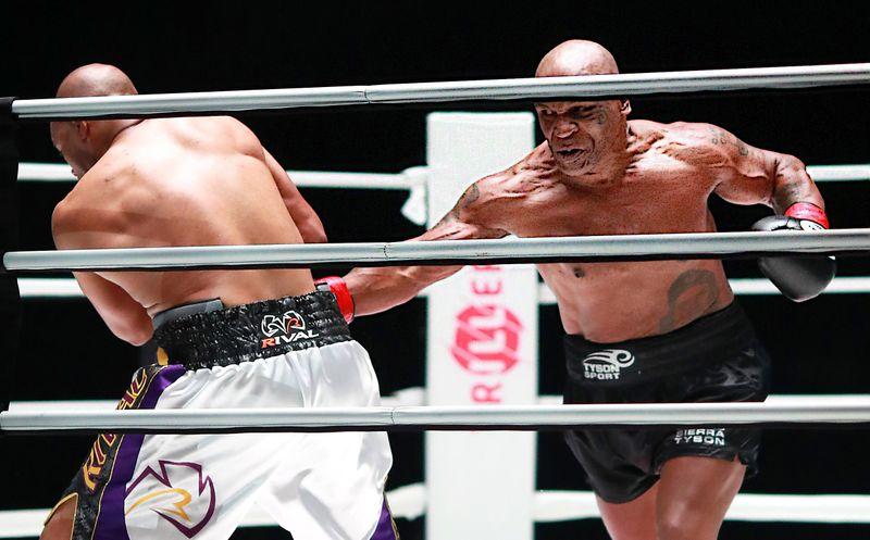 Tyson fights to draw with Jones Jr. in exhibition https://t.co/hcbwoylgTd https://t.co/akdCEHR8El