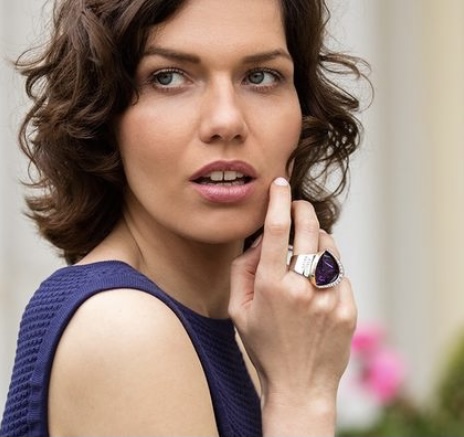 Take time to R E L A X today with this 28.25ct amethyst showstopper! 

#gemstoneart #colourbeauty #welovecolour #vibrantcolour #deepcolour #gemstonejewellery #gemstonejewelry #amethystgemstone #gemstonelover #gemstonecollections #gemstoneaddict #jewellerydesign