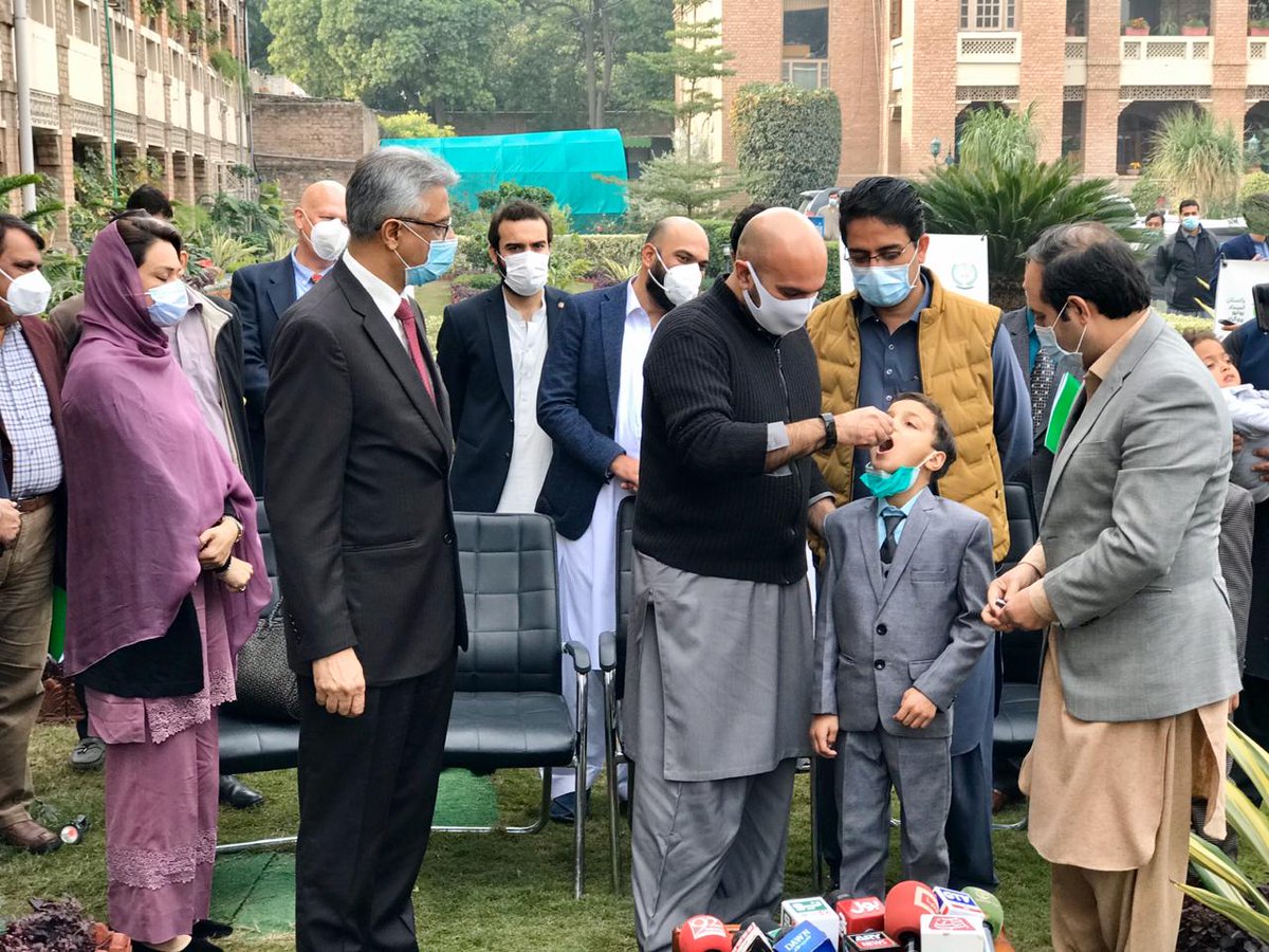 SAPM Health @fslsltn and Health Minister KP @Jhagra jointly inaugurated November door to door nationwide Polio vaccination campaign in Peshawar today @PakFightsPolio @nhsrcofficial @EPIPakistan @michelzaffran @WHOPakistan @UNICEF_Pakistan