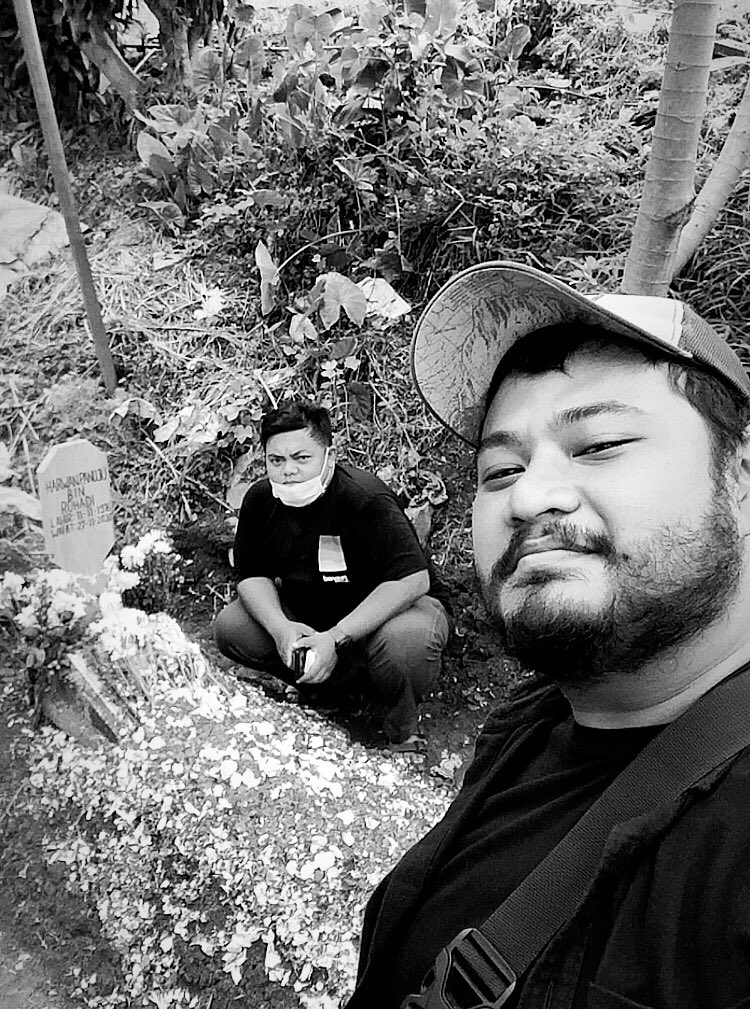 fernandaraka's tweet photo. Yang seneng banget ngajakin selfie, sekarang agak beda ya om kalau selfie 😭 https://t.co/ryjzkAeUV8