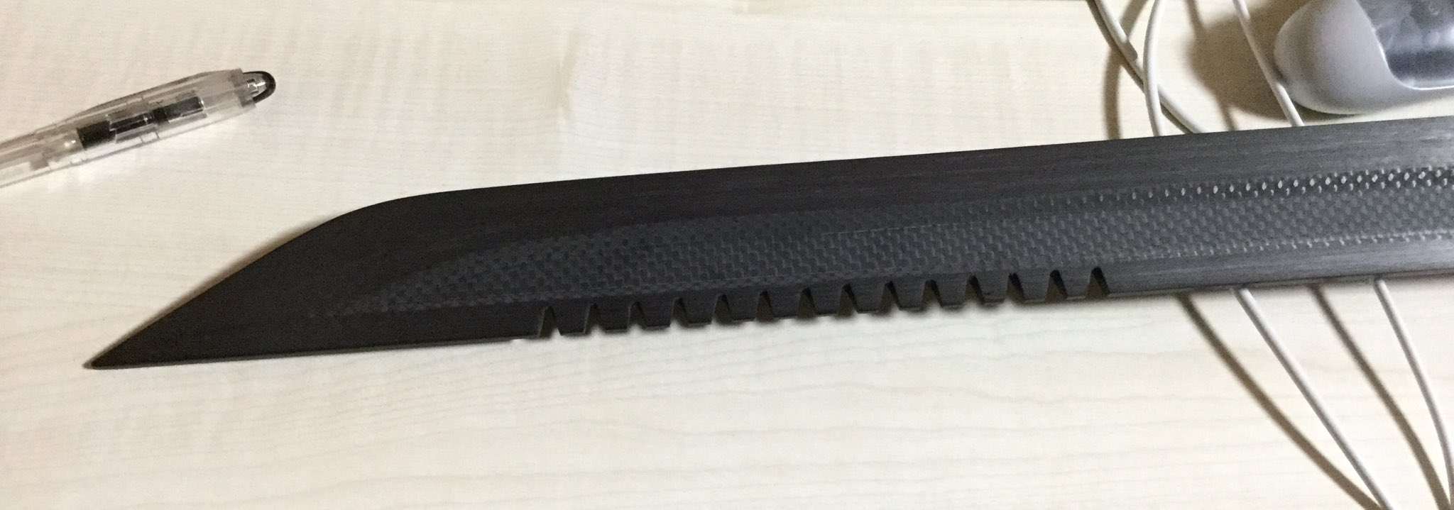 Cota Custom Knives 雷電の高周波ブレードを製作した時のスケッチが出てきた 色々と手出し過ぎて未だにシース 鞘 が完成してない メタルギアソリッド4 Mgs4 雷電 高周波ブレード スケッチ カーボン パラコード T Co Pnyrzjbj53 Twitter