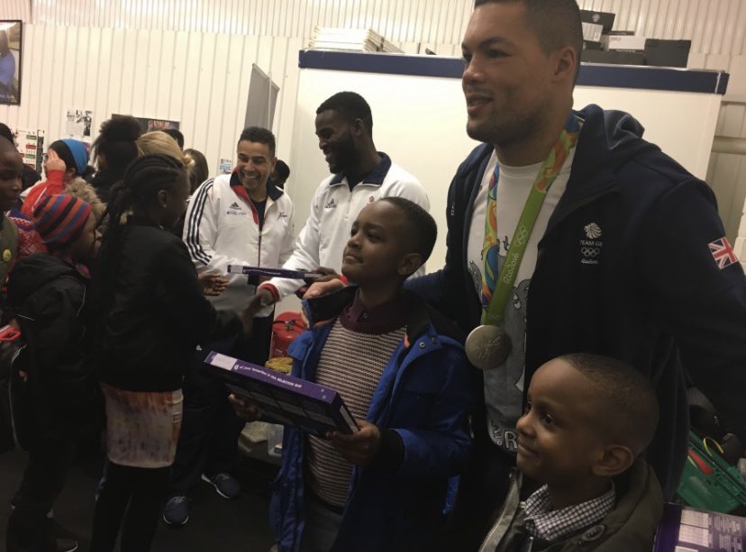BoxingAwards's tweet photo. Congratulations ⁦@JoeJoyceBoxing⁩ Great bout last night. Edge of the seat performance. Great tactics used. Hats off ⁦@DanielDuboisTKO⁩ who I am sure will come again. #Xmas2016 #brixton  ⁦@JoeJoyceBoxing⁩ ⁦@boxingbuatsi⁩ #Dontthinkyoucanknowyoucan 👊🏾💥 ⁦ https://t.co/RyJvgYj0PD