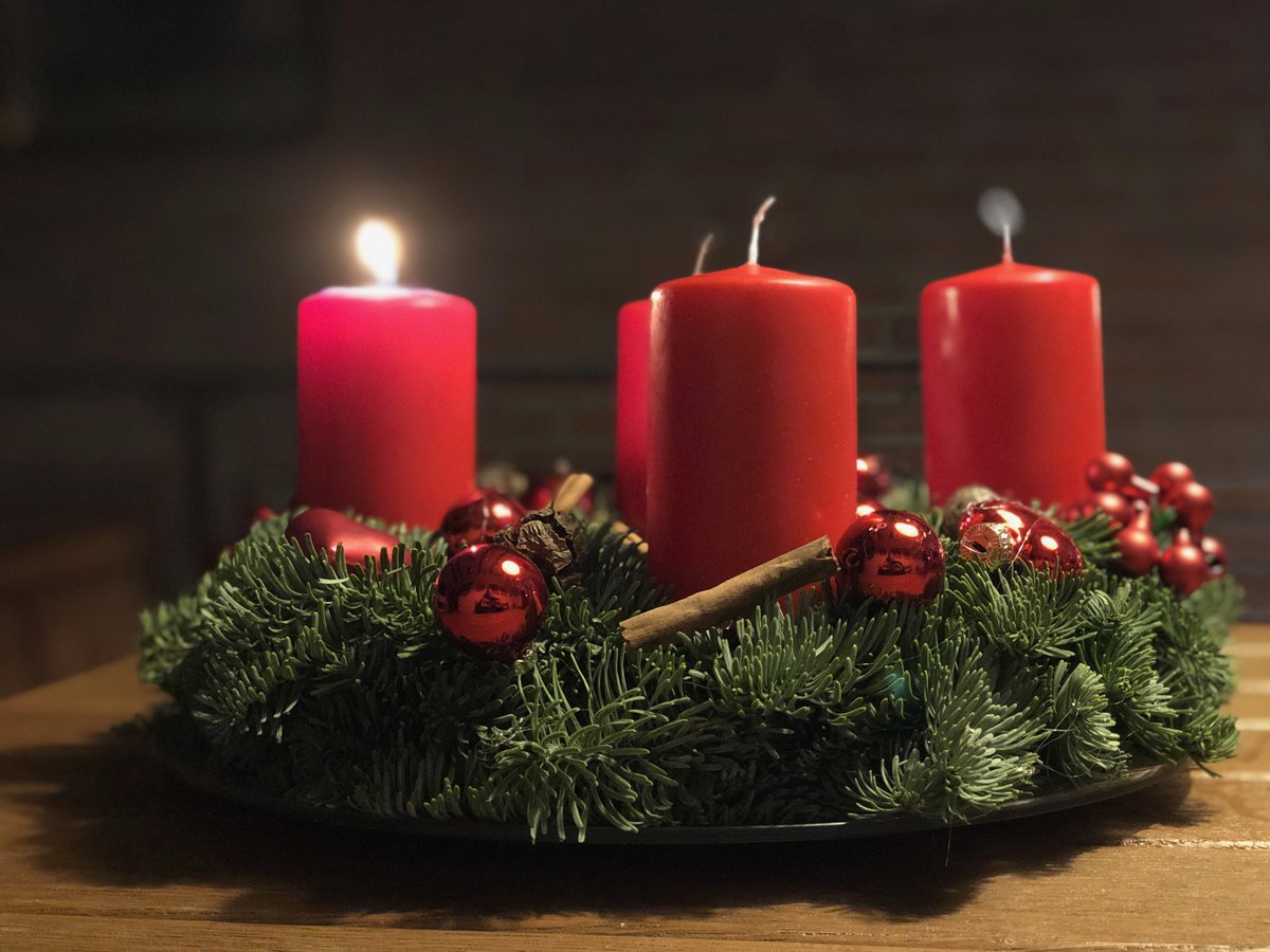 RenateKleine's tweet photo. Guten Morgen ☕️💕 wünsche allen einen besinnlichen  
1. Adventssonntag 🌠
⭐️ Advent, Advent, ein Lichtlein brennt, erst eins, dann zwei, dann drei, dann vier, dann steht das Christkind vor der Tür ⭐️ https://t.co/WFBeHyHRO7