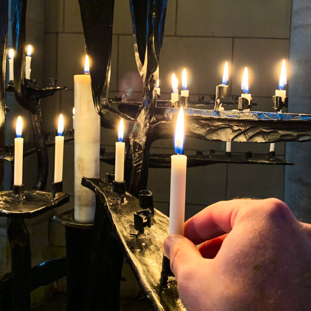 Till dig och din familj önskar jag en riktigt glad och välsignad advent! För mig är jul- och adventstid en särkilt efterlängtad tid på året. Det är gott med ljus som tänds i denna värld och i människors hjärtan.
#advent #1Advent #uppsala