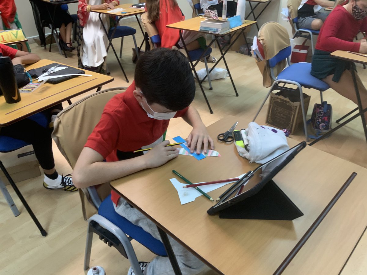 DESSyear5's tweet photo. #DESSyear5orange #DESSNationalDay @DESSsocials Wings to fly!!! Creating our own National Day feathers! https://t.co/gzBlPD8SSP