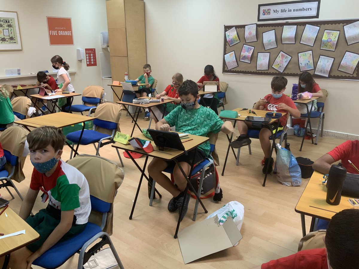 DESSyear5's tweet photo. #DESSyear5orange #DESSNationalDay @DESSsocials Wings to fly!!! Creating our own National Day feathers! https://t.co/gzBlPD8SSP