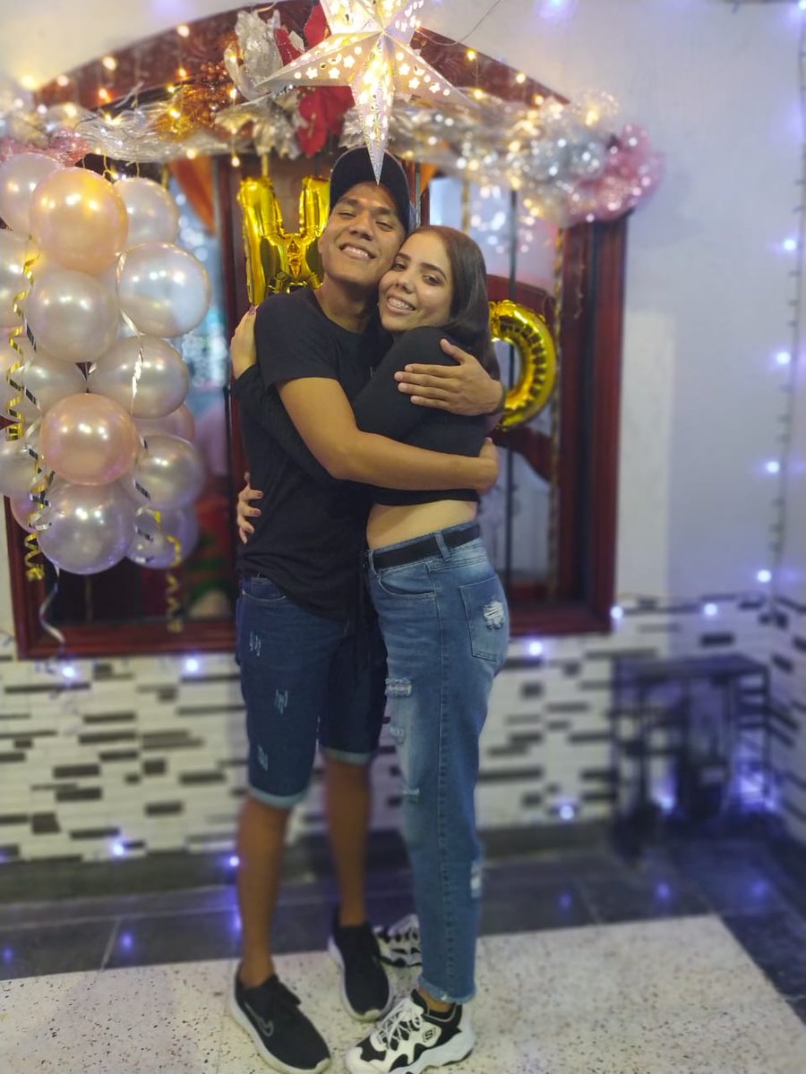 Leteera_6's tweet photo. Al final, los cumplió FELIZ😍💜🎶
#Ida #Buelvas #GirlOnBday #MyNovember2020 #LikeMyDaughter https://t.co/Y9mwXWPVsO