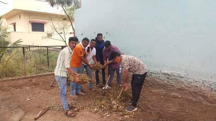 HirolliRaj's tweet photo. Bjp Yuva Morcha Vijayapur
#Swacch_Sunday
 ಭಾರತೀಯ ಜನತಾ ಪಾರ್ಟಿ ಯುವಮೋರ್ಚಾ ವಿಜಯಪುರ ವತಿಯಿಂದ ಸ್ವಚ್ಛ ಭಾರತ ಅಭಿಯಾನ ಹಮ್ಮಿಕೊಳ್ಳಲಾಯಿತು.@BJP4Karnataka @nalinkateel @blsanthosh @SandeepAikyatha https://t.co/pBGMxmyB23