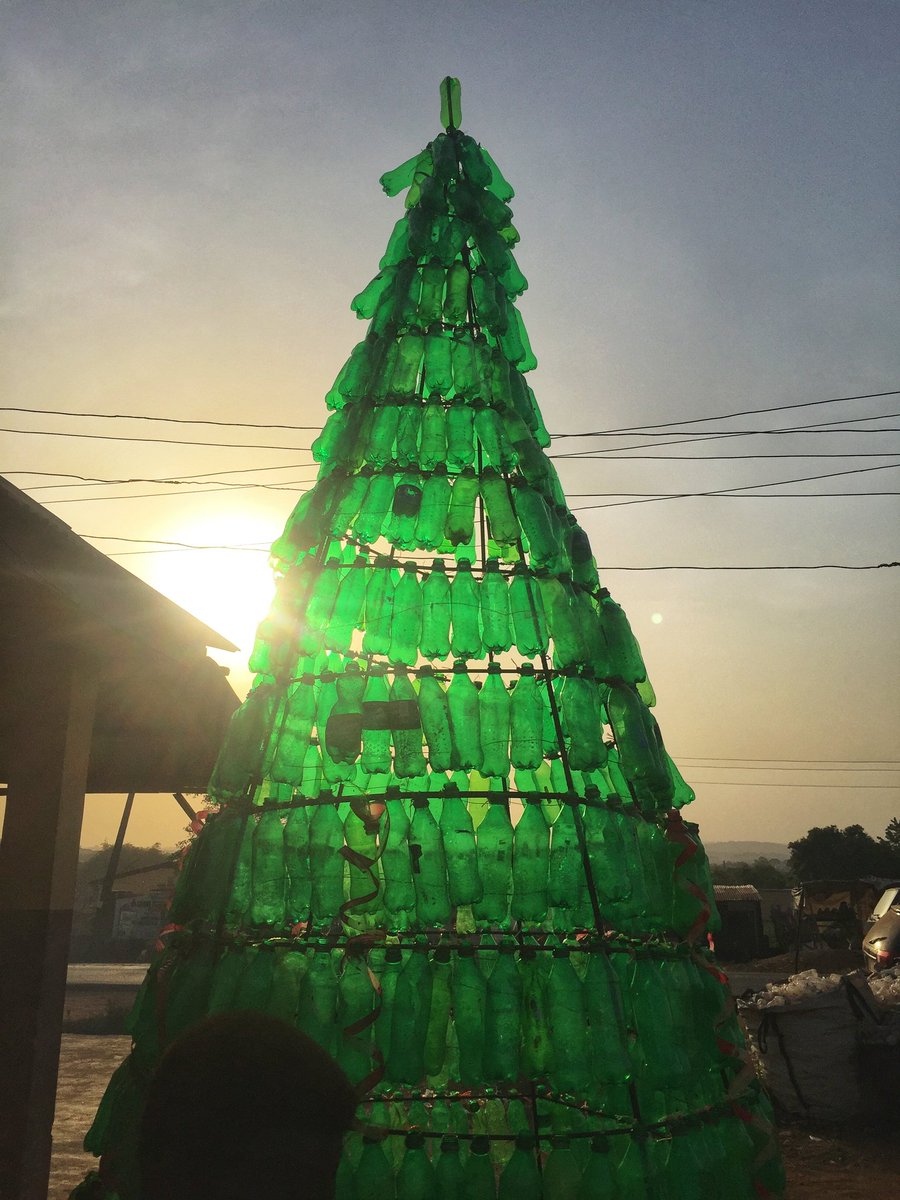 JumokeOlowoW's tweet photo. LIGHT UP MONIYA ! is now a reality!
Last week I made a call for Volunteers and Sponsors to join us at @AfricanCr8veHub as we install our yearly Christmas Tree using pet bottle wastes. https://t.co/hU0FDzA9Hc
