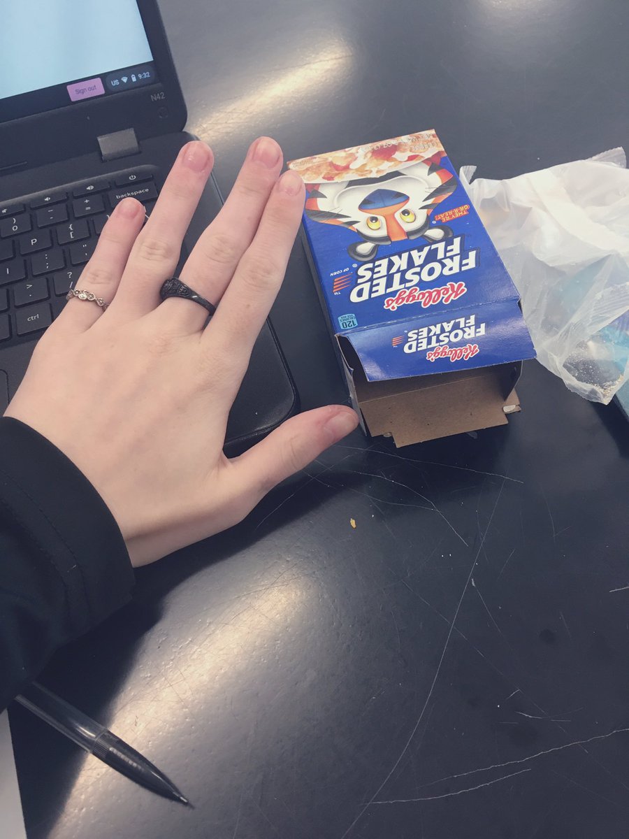 bonebr0th's tweet photo. my hands are so fucking fat. it literally took me three days to eat that baby box of cereal. 

#edtwt #thinhands #thinspo #meanspo https://t.co/9OyKjbCcln