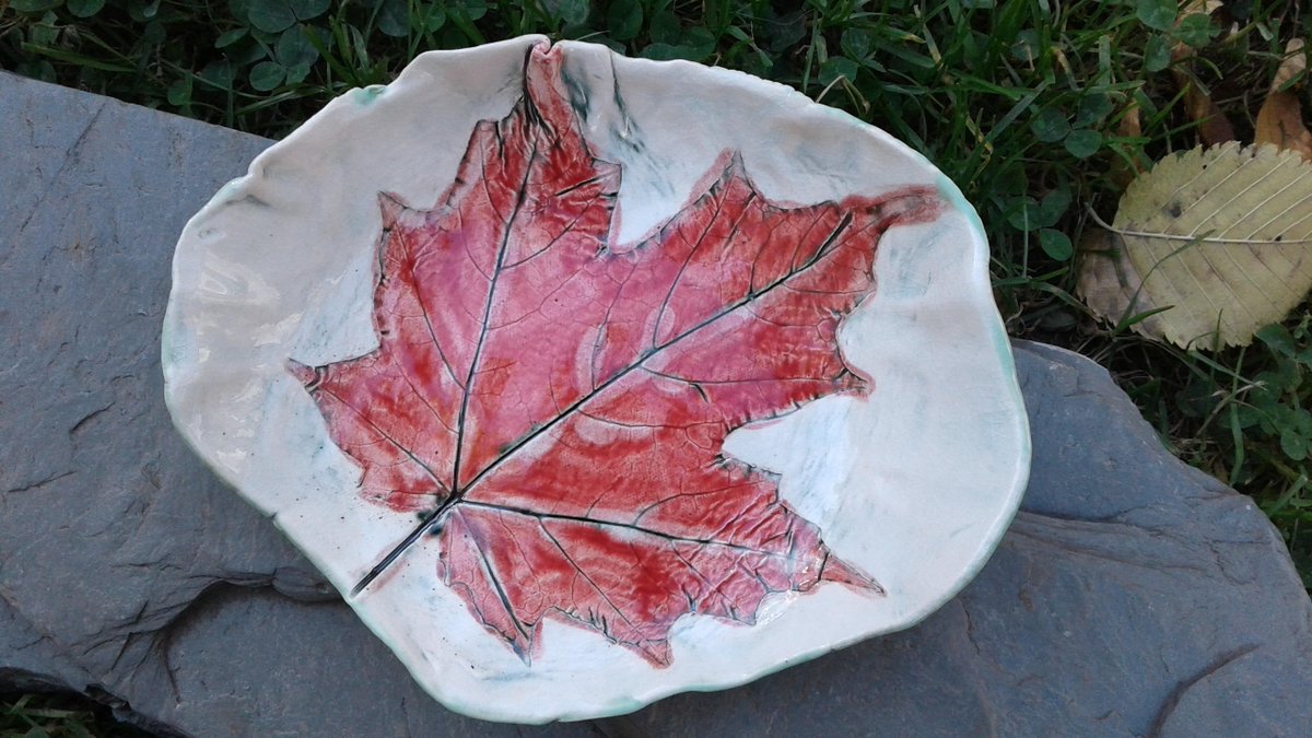 dragonchimes's tweet image. Maple Leaf Dish Ceramic Bowl Spoon Rest Red Leaf Pottery Candy Dish tuppu.net/e6b6e29b # #LeafDish