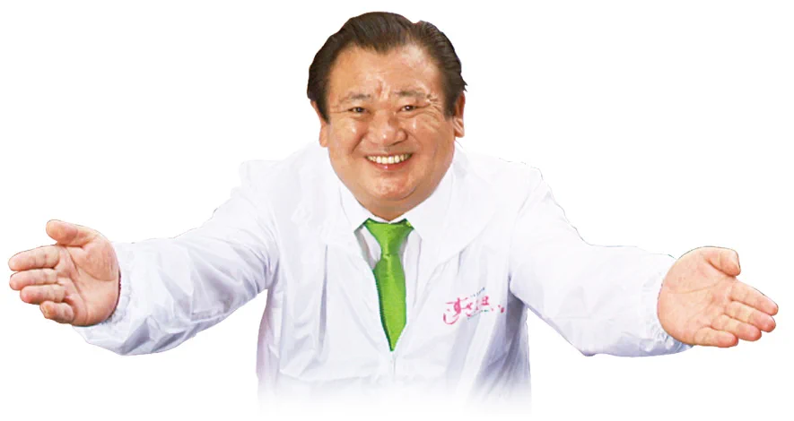 @Znplus2 あのポーズは自分が最も怖く映らないように研究して作られたポーズなのかもしれないな・・・ 
