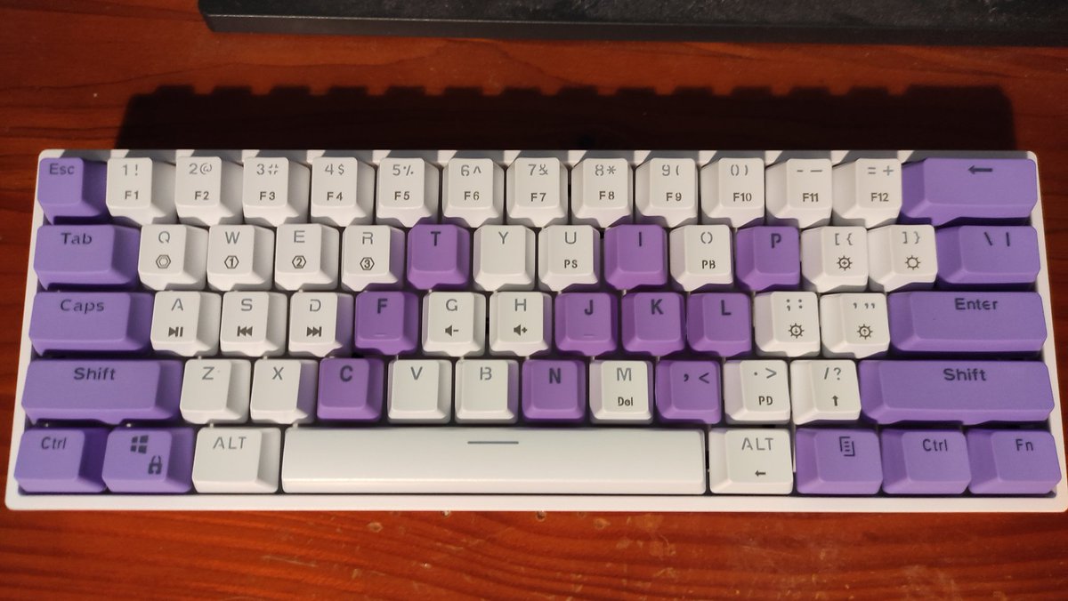 moojuiceCS's tweet image. POGGGGG thanks to @IntegralNation &amp;amp; @HarmonixGG for the sweet iN keyboard (gateron yellow switches)