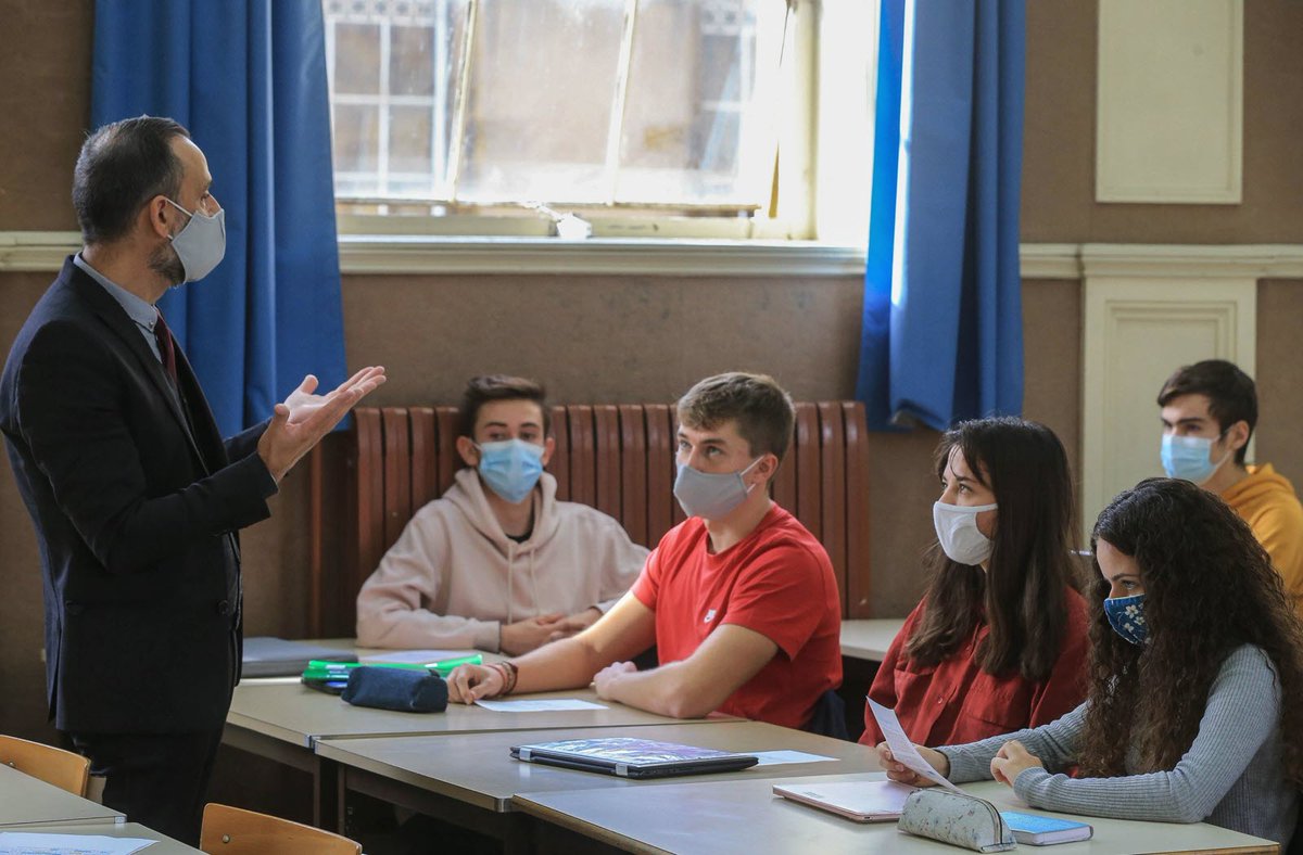 lerepu's tweet image. Découvrez notre long format du dimanche : après l’attaque terroriste qui a couté la vie à Samuel Paty, comment s'enseigne la #laïcité à l'#école ? On est parti demander à des professeurs de nos régions ▶️ republicain-lorrain.fr/education/2020… 
#longformat #Laicite #samuelpaty #religion