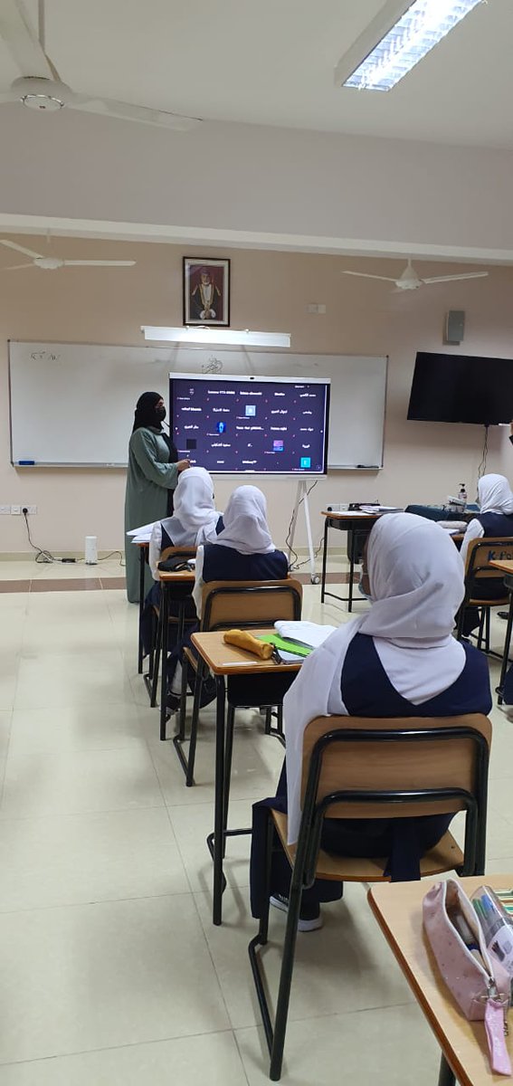 EduGovSbt3340's tweet photo. #يحدث_الآن 
#مدارسنا_بأعيننا 

تطبيق برنامج التوأمه في عرض الدروس التعليميه بين مدرسة الإمام جابر بن زيد للتعليم الأساسي(١٠-١��) بمحافظة مسقط  ومدرسة نفيسه بنت اميه للتعليم الأساسي(٩-١٢)  بمحافظة جنوب الباطنة  من خلال السبورة التفاعليه معا من اجل تحقيق بيئة تربويه جاذبه. https://t.co/Vy5NdsfkAq