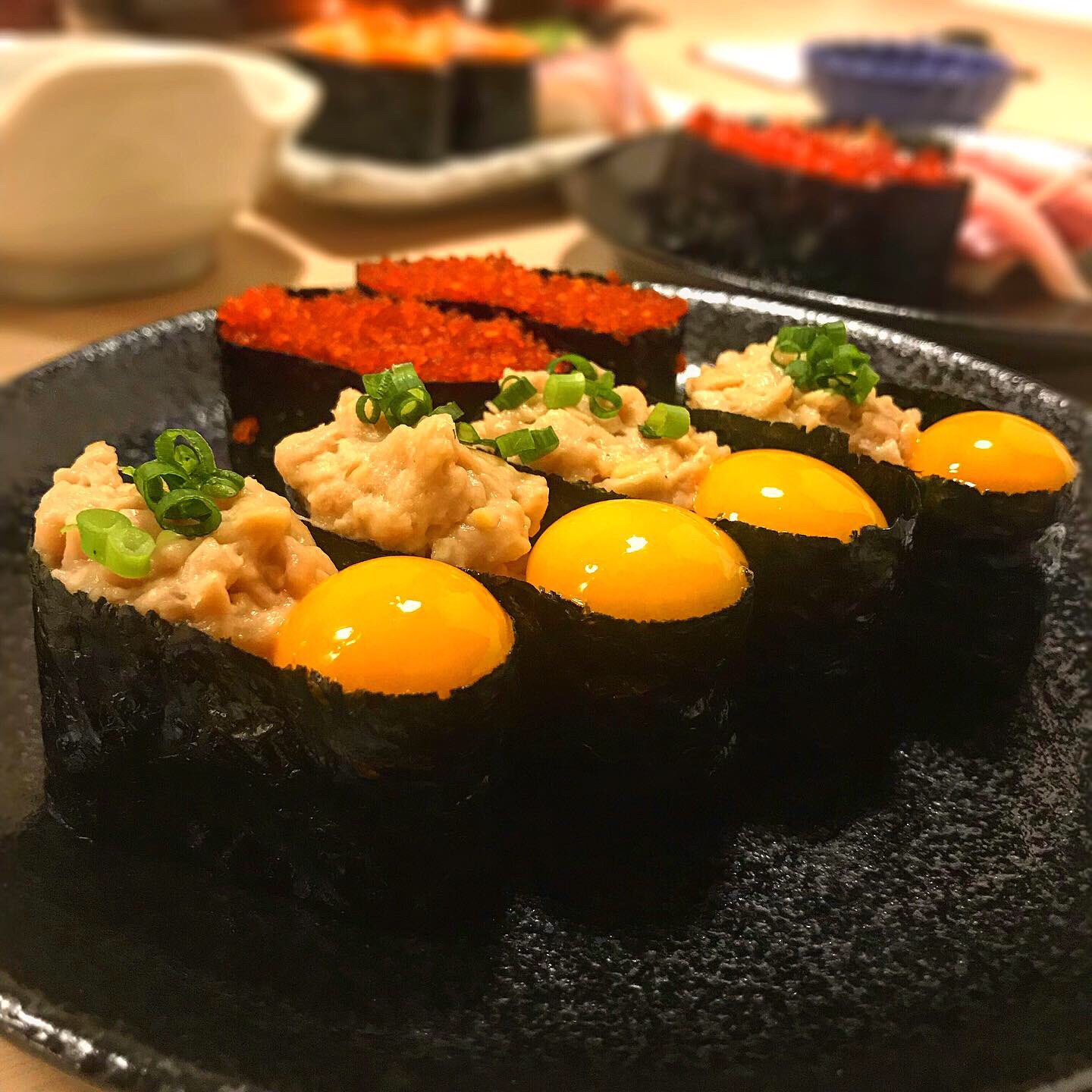 Grap Down うまい鮨勘ゆとろぎでランチ 函太郎の方が全っ然いいわ 多分もう行かない 鮨 寿司 回転寿司 マグロ サーモン 炙り寿司 白子 すじ子 ヒラメ 厚焼き玉子 ネギトロ ブリ 海老 ランチ グルメ 寿司ランチ 回転寿司ランチ