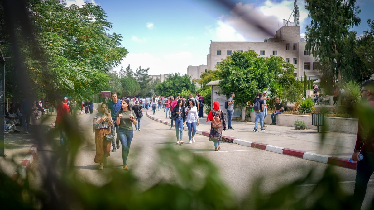 منذ بداية تأسيسه سلط صندوق #قطر للتنمية تركيزه و جهودة على مساعدة الإخوة في #فلسطين من خلال تقديم العديد من المشاريع التنموية و الإنسانية في القطاعات الأساسية كالتعليم و الصحة و التمكين الاقتصادي وذلك تضامناً مع الشعب الفلسطيني الشقيق. 
 
#اليوم_العالمي_للتضامن_مع_الشعب_الفلسطيني