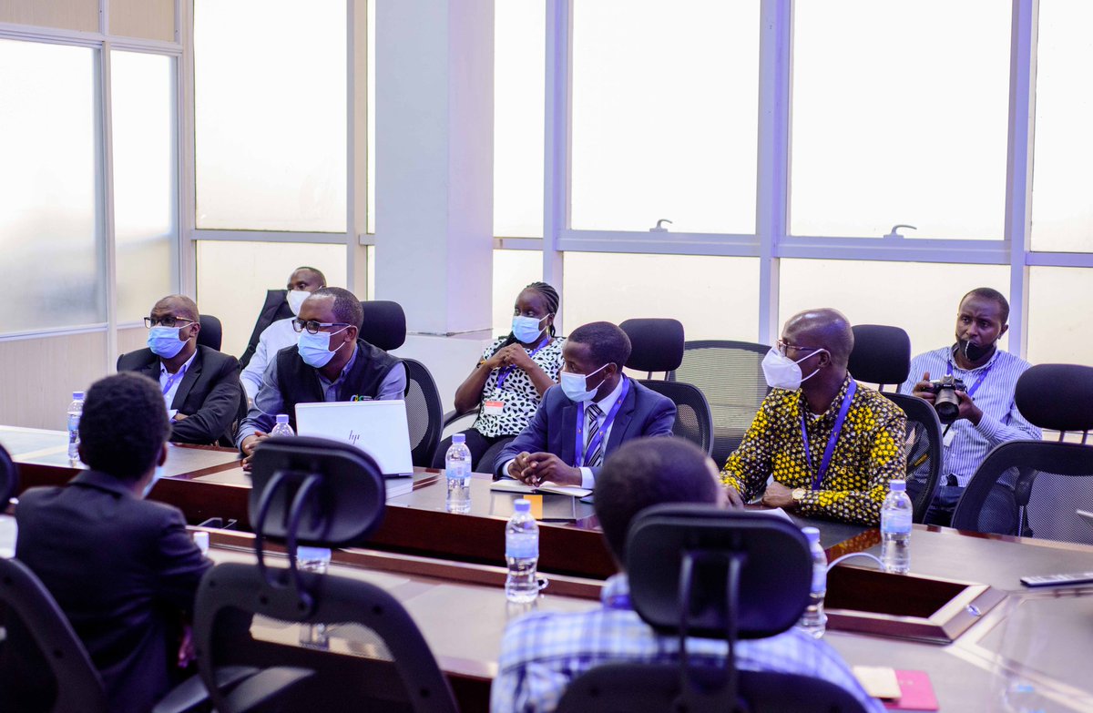 VivensUwizeyim1's tweet photo. An experience sharing to benchmark on how #SmartRobotic Solution is helping Rwanda to manage COVID-19 pandemic. @UNDPKenya @RBCRwanda @UNDP_Rwanda @RwandaHealth @Cooperation_RW https://t.co/59IvB0mEGa