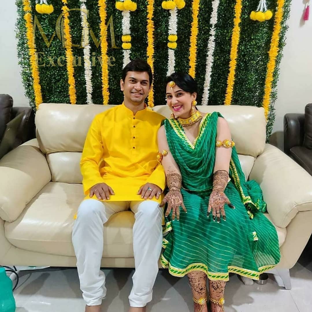 MGMEntmt1's tweet photo. बिगबॉस फेम अभिनेत्री सई लोकूर यांच्या
मेंदी सोहळ्यातील काही एक्सक्लूसिव छायाचित्रे...😍😍😍
#SaiLokur #Tirthadeep_Roy 

#SaiLokur #TirthadeepRoy #SaiDeep #SaideepRoy #MGMExclusive #mehandi #mehandipose  #mehandilove #mehandifunction #Bride  
#MGMEntertainment #MGM https://t.co/jsI9ZCWJ68